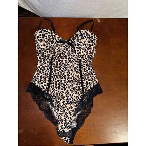 Cosmopolitan leopard bodysuit size small